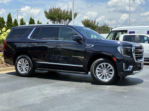 Used 2021 GMC Yukon SLT w/ SLT Premium Package AWD/4WD image 3