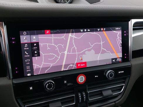 Used 2025 Porsche Macan image 24