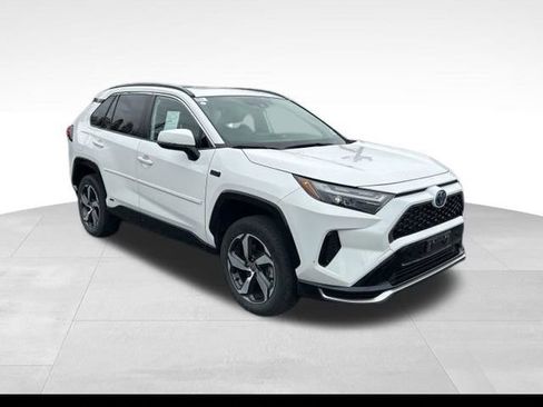 Used 2023 Toyota RAV4 SE w/ Weather & Moonroof Package image 9