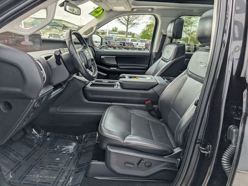 Used 2025 Ford Expedition Max Platinum AWD/4WD image 2