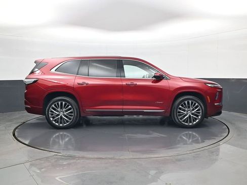 Used 2025 Buick Enclave Avenir image 4