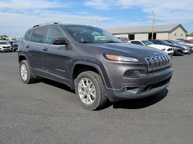 Used 2018 Jeep Cherokee Latitude Plus w/ Comfort/Convenience Group AWD/4WD image 2