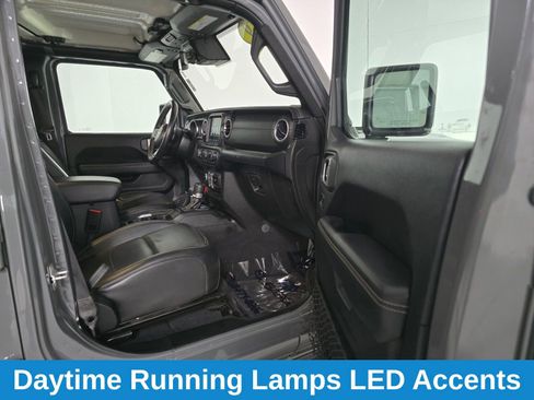 Used 2019 Jeep Wrangler Unlimited Sahara image 22