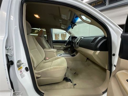 Used 2010 Toyota Tacoma PreRunner image 26