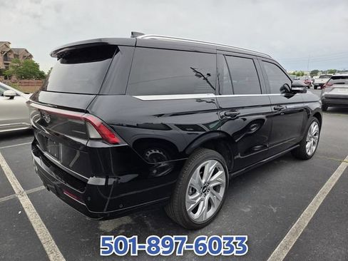 Used 2025 Lincoln Navigator Reserve AWD/4WD image 11