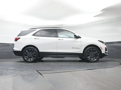 Used 2022 Chevrolet Equinox RS w/ LPO, Cargo Package AWD/4WD image 33