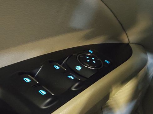 Used 2019 Ford Fusion SEL image 27