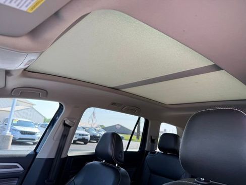 Used 2022 Volkswagen Atlas SEL R-Line image 15