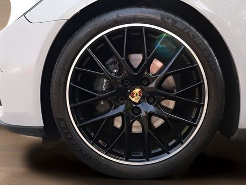 Used 2020 Porsche Panamera RWD image 41