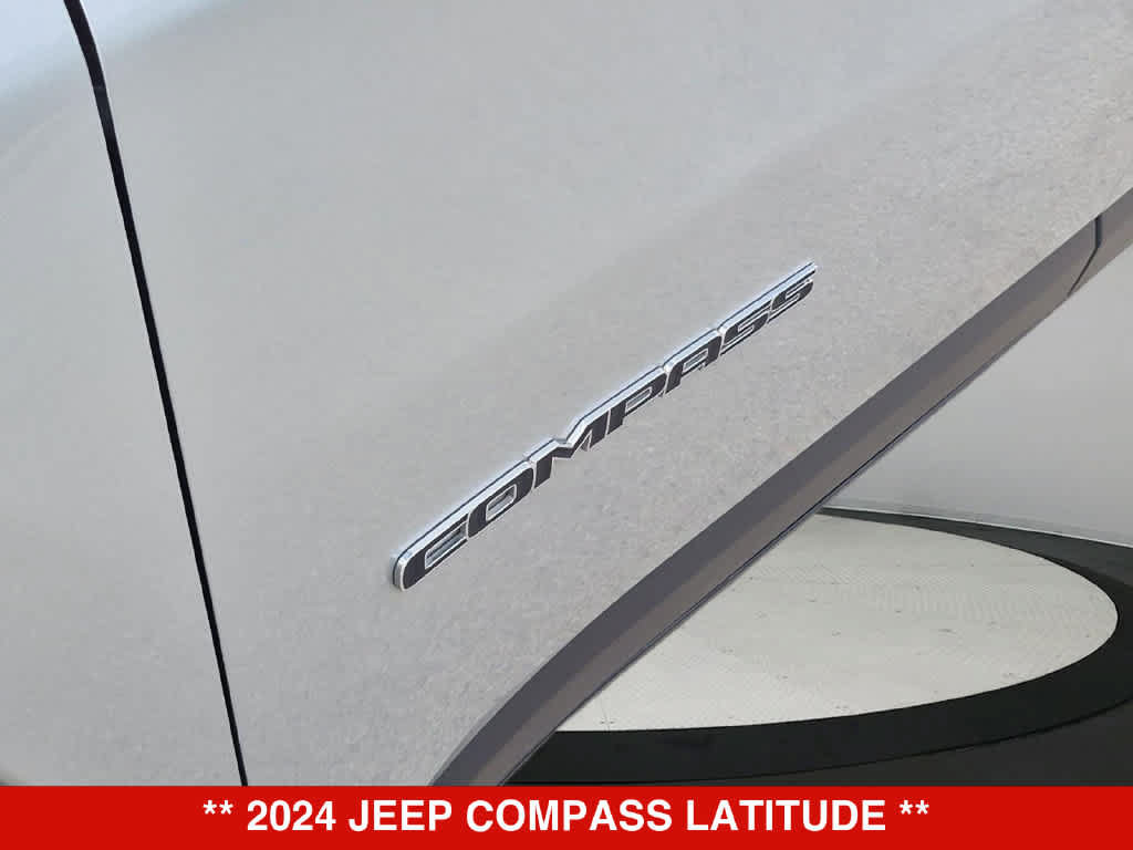 Used 2024 Jeep Compass Latitude AWD/4WD image 12