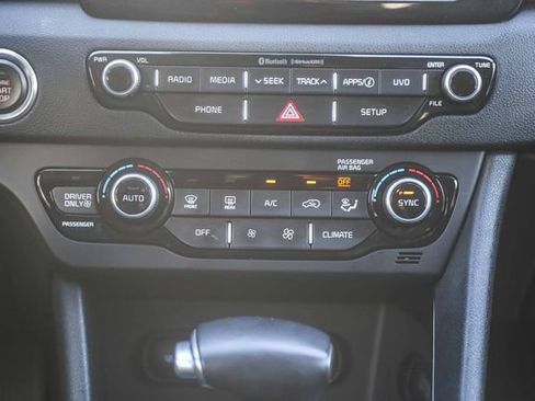 Used 2019 Kia Niro EX image 14