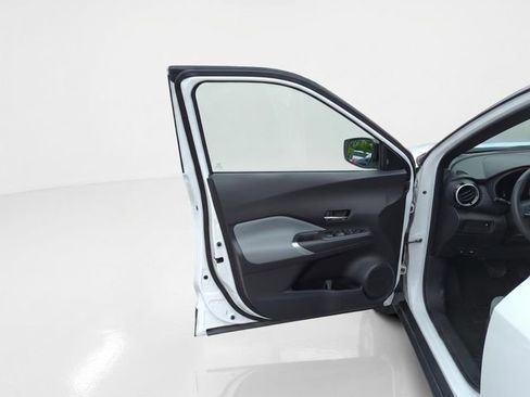 Used 2024 Nissan Kicks SR w/ SR Premium Package FWD image 31
