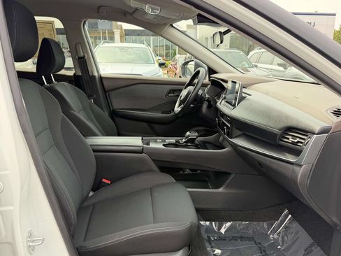 Used 2023 Nissan Rogue S FWD image 12