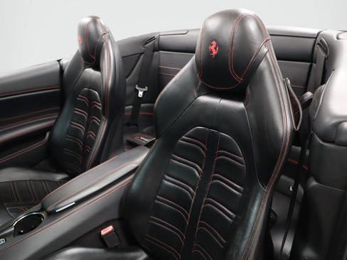 Used 2016 Ferrari California T RWD image 17