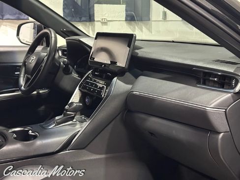 Used 2021 Toyota Venza Limited w/ Advanced Technology Package AWD/4WD image 19