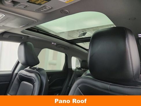 Used 2022 Lincoln Corsair AWD w/ Premium Package image 12