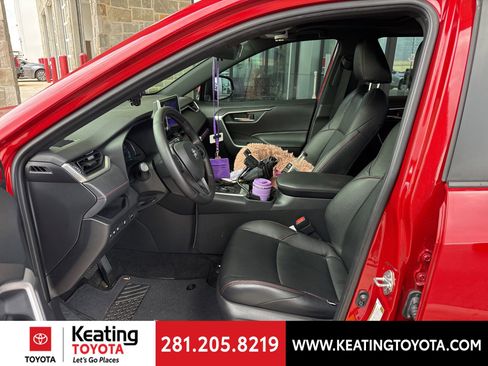 Used 2025 Toyota RAV4 SE w/ Weather & Moonroof Package image 16