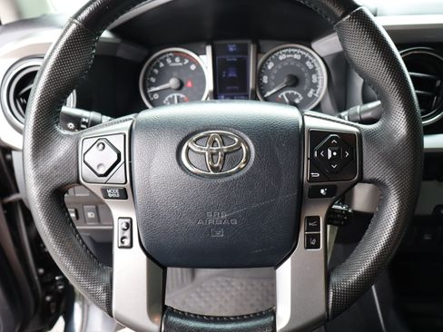 Used 2020 Toyota Tacoma SR5 w/ SR5 Appearance Package (SM) RWD image 24