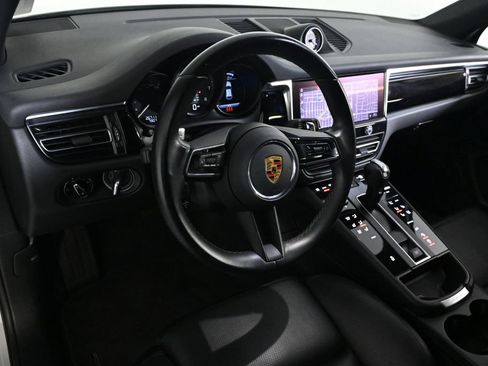 Used 2023 Porsche Macan AWD/4WD image 4