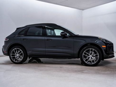 Certified 2025 Porsche Macan image 9