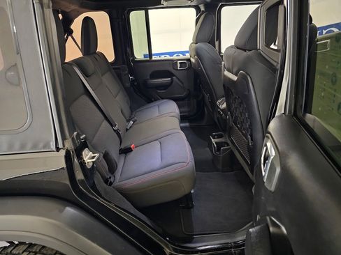 Used 2022 Jeep Wrangler Unlimited Rubicon w/ Cold Weather Group image 34