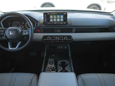 Used 2025 Honda Pilot EX-L image 10