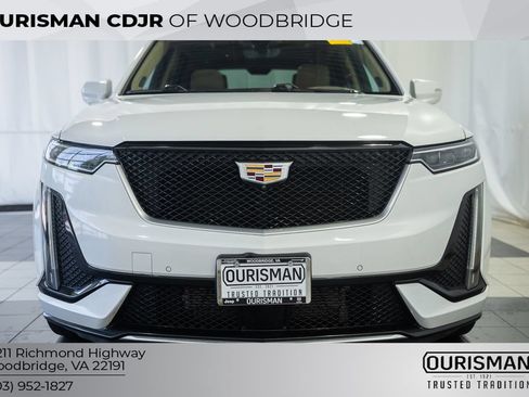 Used 2020 Cadillac XT6 Sport w/ Platinum Package AWD/4WD image 2