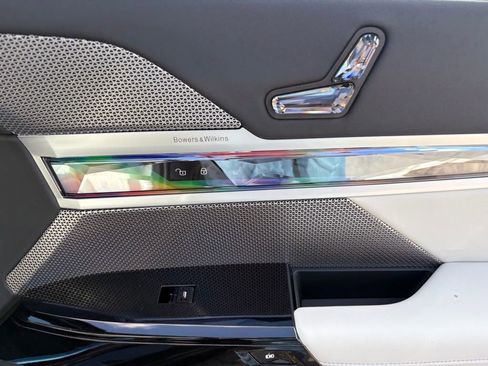 Used 2025 BMW i7 xDrive60 w/ Premium Package image 26