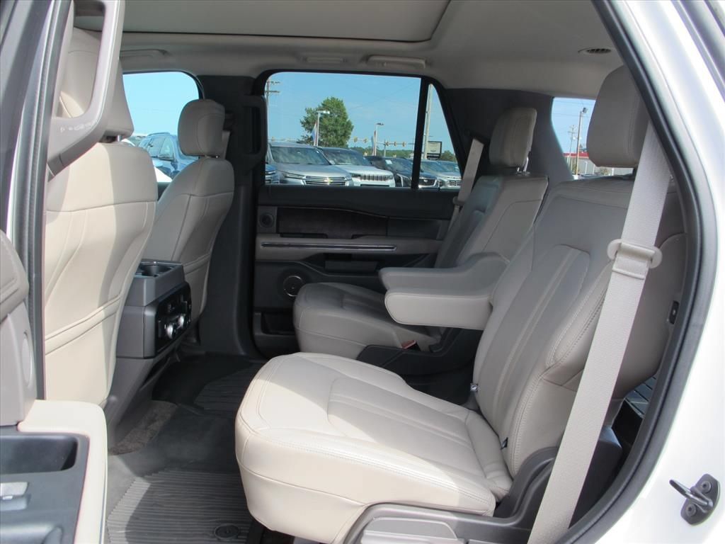 Used 2018 Ford Expedition Limited w/ Equipment Group 301A RWD image 16