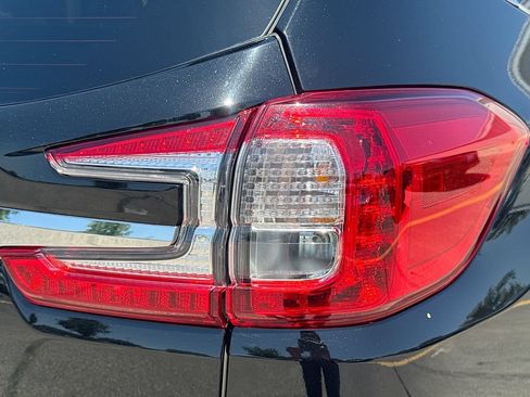 Used 2024 Subaru Ascent Premium w/ Convenience Package AWD/4WD image 32