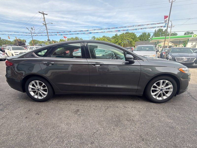 Used 2020 Ford Fusion SE FWD image 4