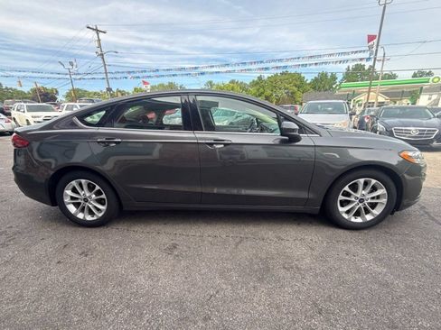 Used 2020 Ford Fusion SE FWD image 4