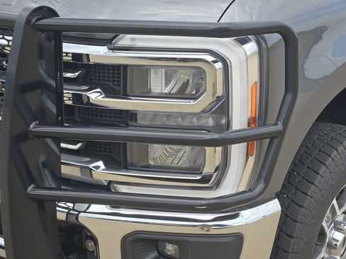 Used 2023 Ford F250 Lariat w/ FX4 Off-Road Package AWD/4WD image 10