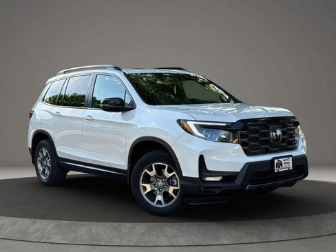 Used 2023 Honda Passport TrailSport image 3