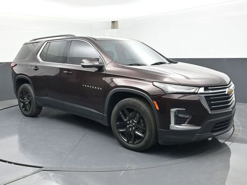 Used 2022 Chevrolet Traverse LT FWD image 2