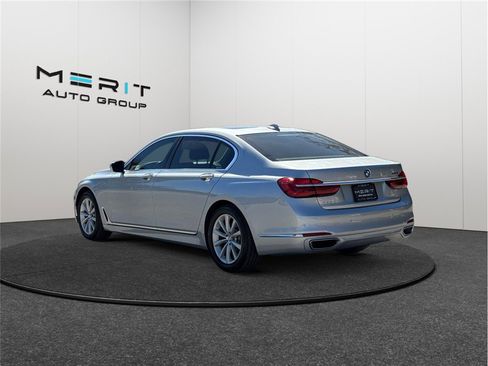 Used 2019 BMW 740i image 7