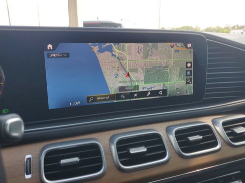 Used 2021 Mercedes-Benz GLS 450 4MATIC image 36