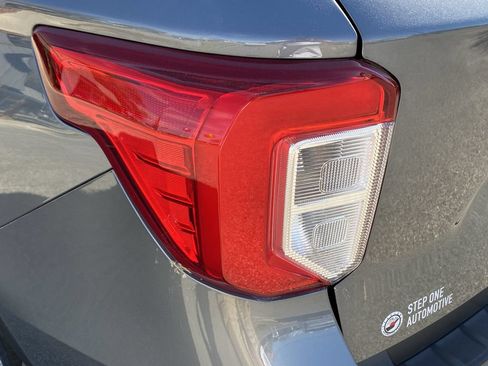 Used 2024 Ford Explorer XLT RWD image 12