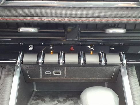 Used 2024 Chevrolet Colorado Z71 w/ Z71 Convenience Package 2 image 7