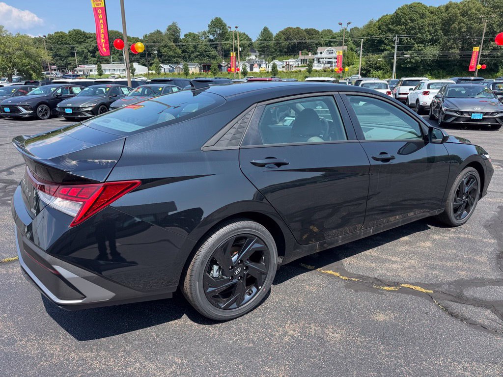 New 2026 Hyundai Elantra SEL FWD image 5