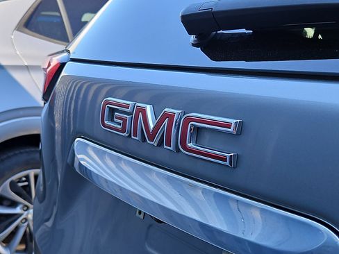 Used 2023 GMC Terrain SLE w/ Driver Convenience Package FWD image 9