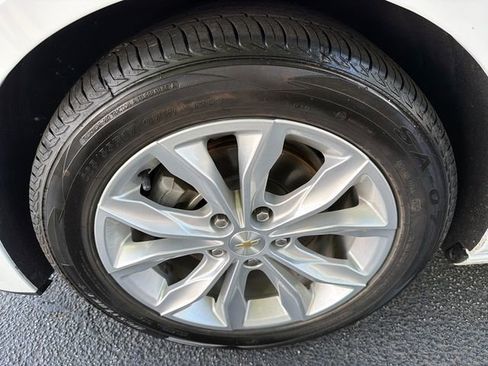 Used 2024 Chevrolet Malibu LT FWD image 11