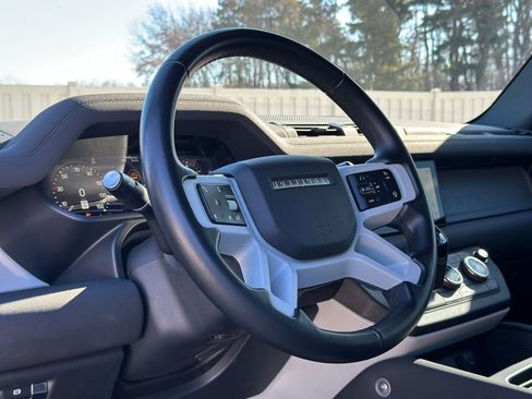 Used 2023 Land Rover Defender 90 S image 15