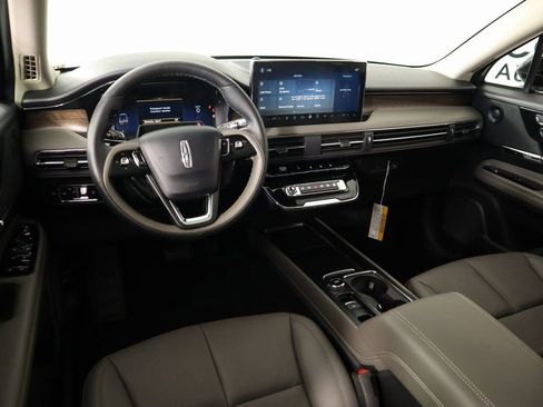 New 2025 Lincoln Corsair Reserve w/ Equipment Group 202A image 2