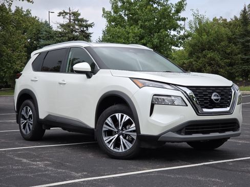Used 2023 Nissan Rogue SV w/ SV Premium B Package AWD/4WD image 2