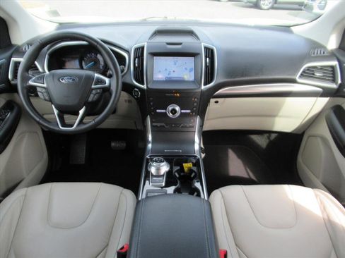 Used 2020 Ford Edge Titanium image 12