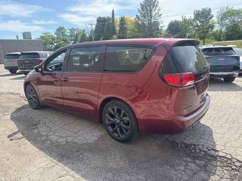 Used 2019 Chrysler Pacifica Touring Plus w/ S Appearance Package FWD image 7