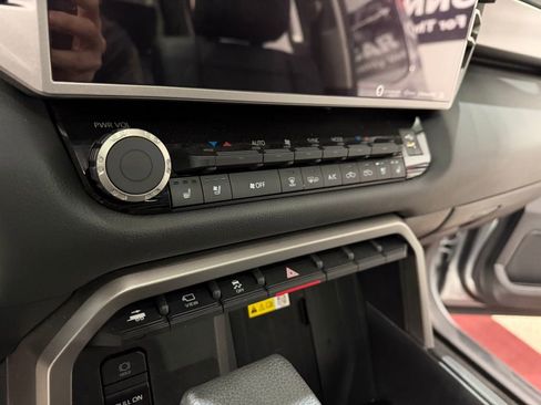 Used 2024 Toyota Tundra Limited image 41