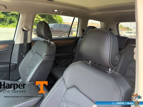 Used 2024 Volkswagen Atlas SE AWD/4WD image 12