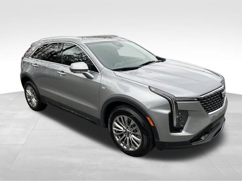 Used 2025 Cadillac XT4 Premium Luxury image 8